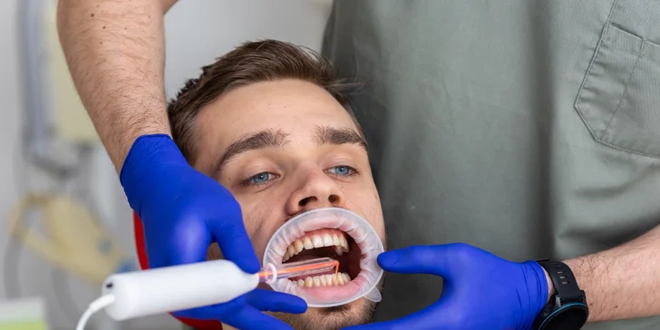 Pri dentálnej hygiene si viete uplatniť aj zubný benefit v poisťovni VŠZP alebo Dôvera.