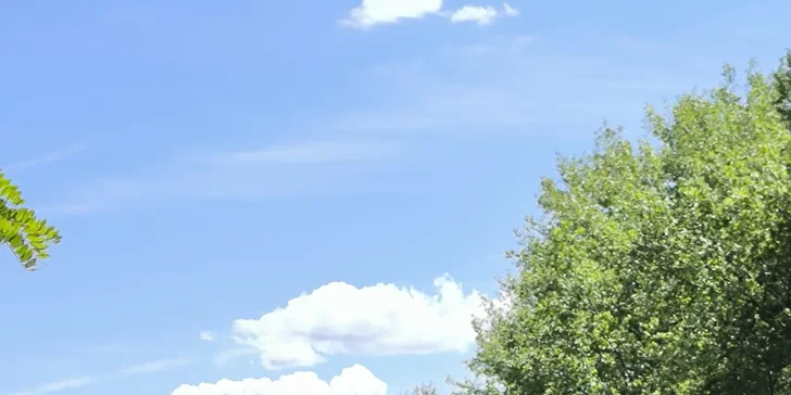 Na štarte dostanete mapu a prvú stopu, no váš ďalší osud závisí len od vašej všímavosti a logiky.