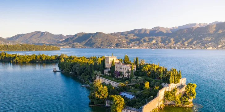 A co takhle udělat si výlet na ostrov Isola del Garda s krásnou novogotickou vilou?