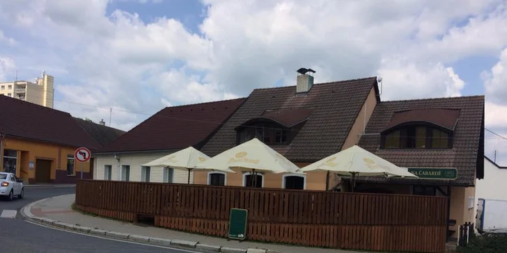 Připraví vám tu hned 300gramový tatarák s topinkami.