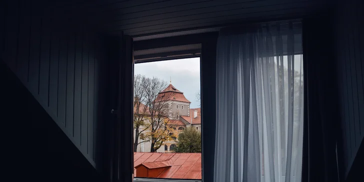 Na výber máte izby v hlavnej aj vedľajšej budove.