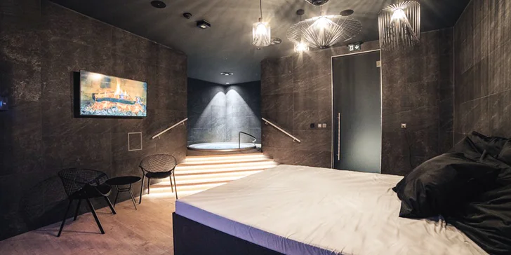 Je tu sauna, vířivka i relaxační zóna. 