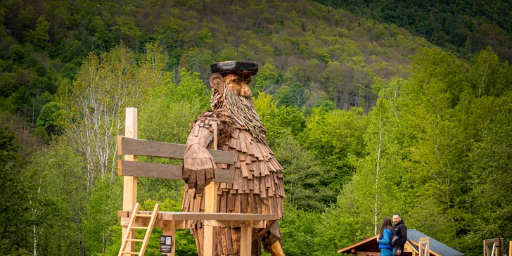Keďže sa drevenice nachádzajú v areáli nového rodinného parku Obrovisko, môžete sa tešiť na monumentálne drevené sochy od výmyslu sveta. 