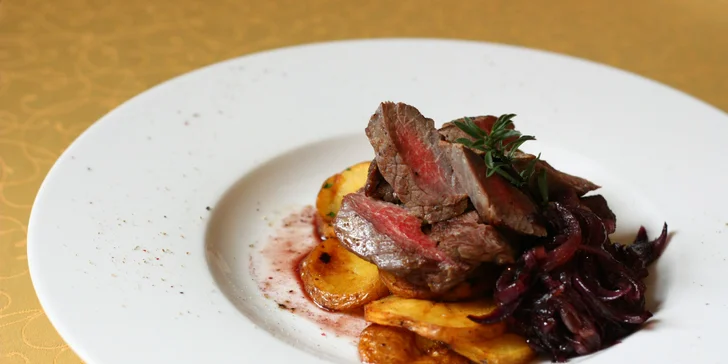 Jako hlavní chod se podává flank steak. 