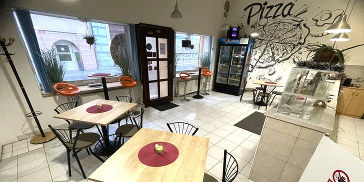 Jídlo si vezmete s sebou, nebo sníte na místě. Na rozvoz voucher neplatí.