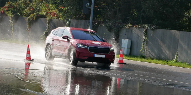 Výuka probíhá s vaším vlastním (nebo firemním) vozidlem, případně je možné půjčit vůz za příplatek 2500 Kč.