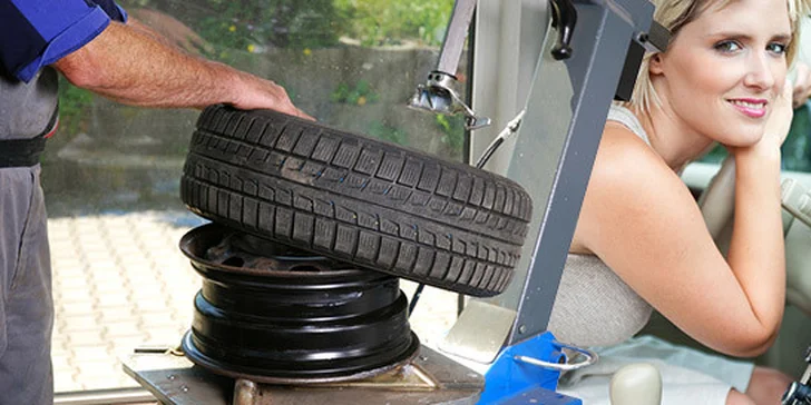 Přezutí pneumatik + servis a doplnění klimatizace