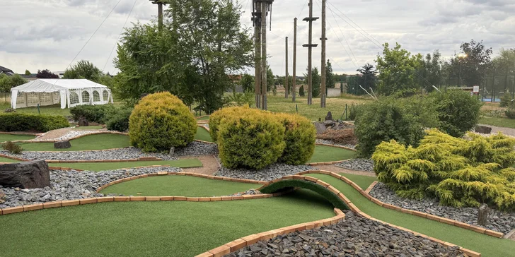 Probuďte v sobě soutěživého ducha na krásném adventure golf hřišti s 18 jamkami! 
