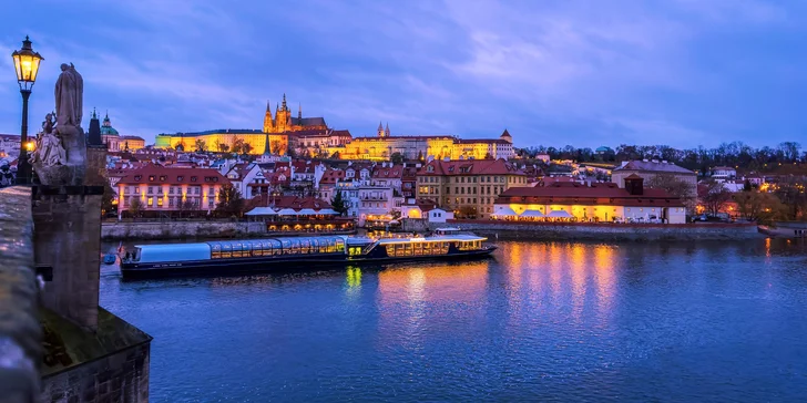 Společnost Prague Boats vás vezme na dvouhodinovou adventní plavbu po Vltavě. 