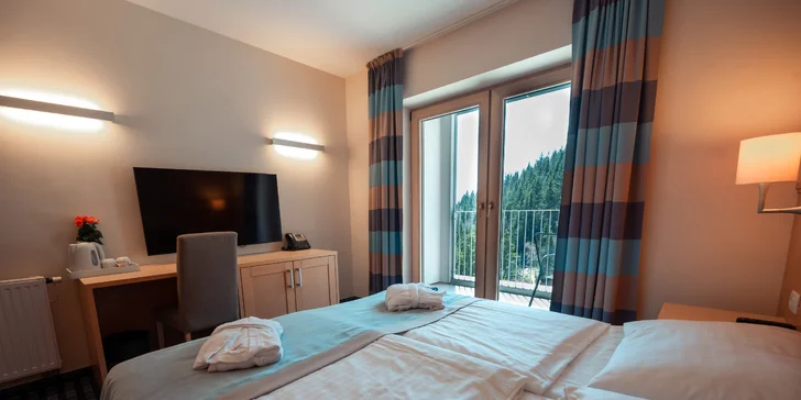 Ubytujete se ve dvoulůžkovém pokoji Standard (17 m²) nebo Superior (24 m²) a užijete si klid a komfort 4* hotelu.