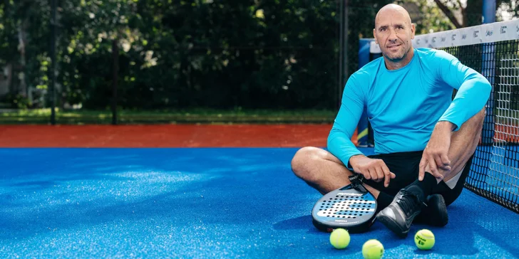Zahrajte si s legendou Janem Kollerem: 90minutový zápas v padelu pro 1–3 osoby