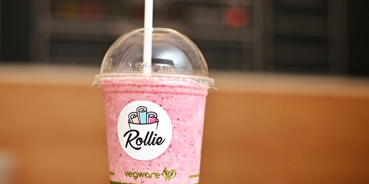 Smoothie tu mixují ve čtyřech verzích: jahoda a banán, mango a máta, ananas a maliny, borůvky a banán. Na zdraví! 