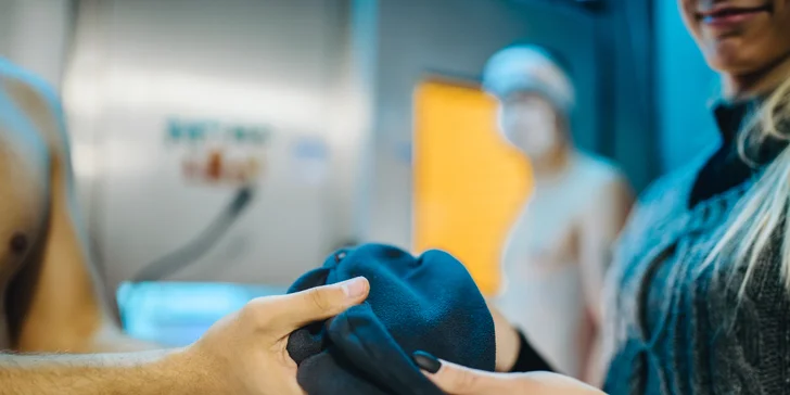 Do komory vám stačí spodní prádlo a vysoké teplé ponožky. 