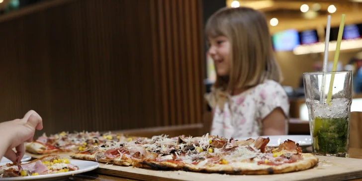 Pizza z poctivých surovin, která u autory kuchařky pro děti víc než prošla a na které si ve čtyřech moc pochutnali.