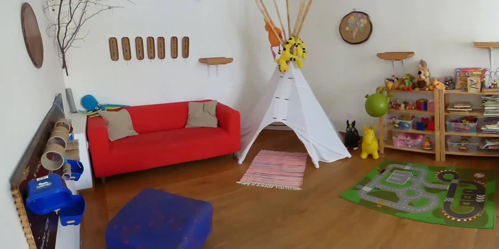 Mají tu i přebalovací pult, jídelní židle pro děti a mikrovlnnou troubu.