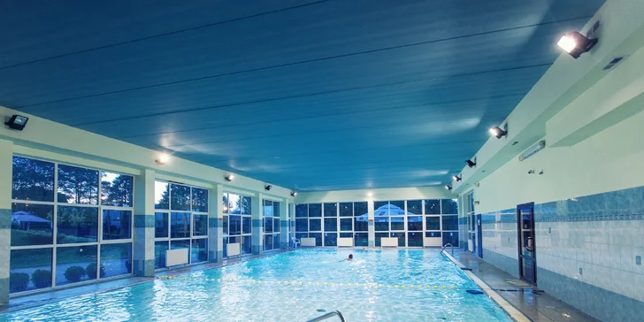 Ve wellness si užijete bazén, saunu a vířivku. 