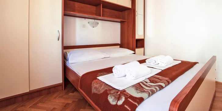 Pokud cestujete s dětmi, zvolte si ubytování v apartmánu se samostatnou ložnicí a rozkládací pohovkou.