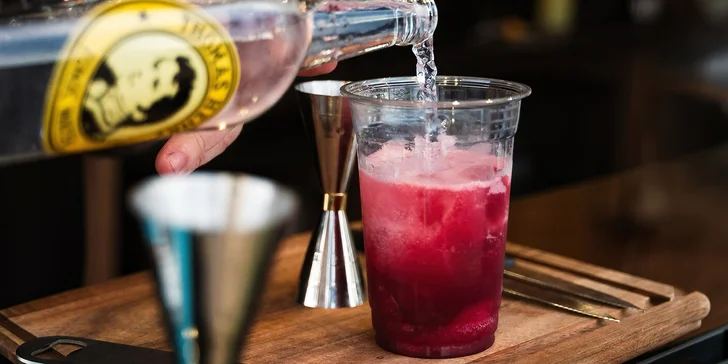 2–4 míchané alko i nealko drinky nebo rumové rande v baru na náplavce