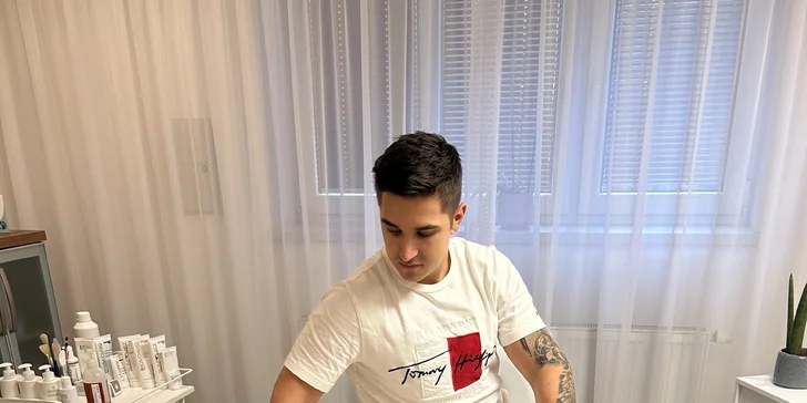 Zkusit můžete i maderoterapii, při které se využívají dřevěné válečky a další pomůcky. 