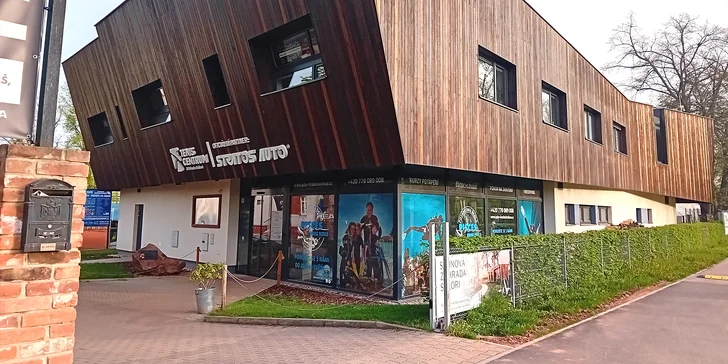 Lase si hravě a účinně poradí s chloupky na obličeji, rukách, nohách, hýždích i břichu a bikinách.