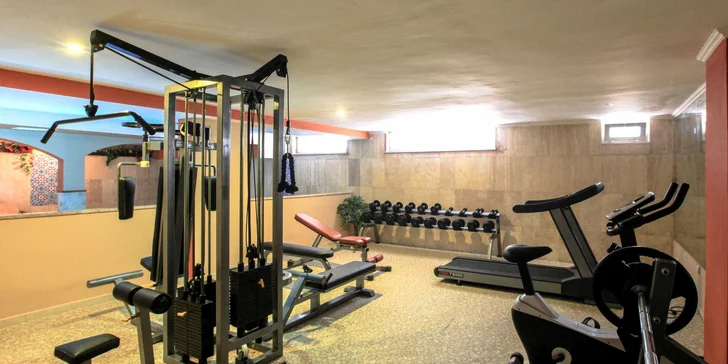 Neomezeně je k dispozici také fitness.