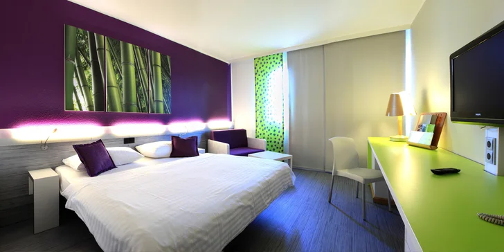 Bydlet budete ve 3* hotelu asi 3 km od Hlavního náměstí. 
