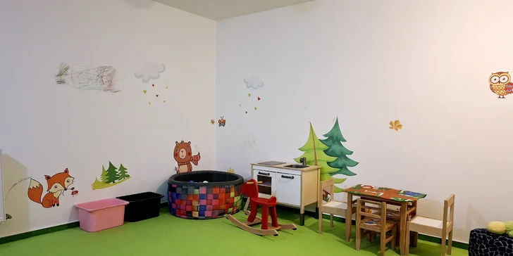 Mysleli zde i na děti, které si pohrají ve vybaveném dětském koutku.