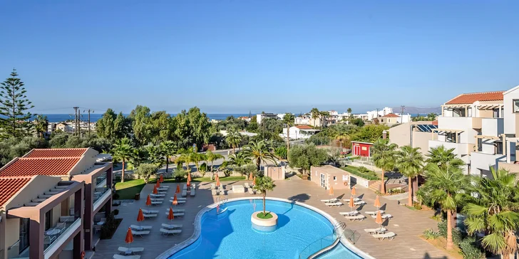 Hotel disponuje 3 venkovními bazény a 2 dětskými.