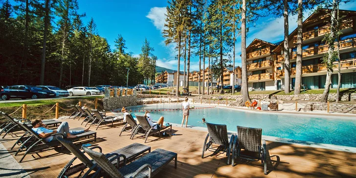 V páru nebo s rodinou do Krkonoš: krásný 5* resort s jídlem a neomezeným wellness
