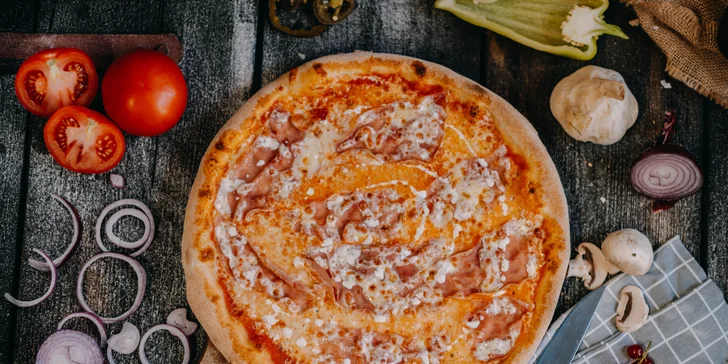 Do pizzerie se snadno dostanete ze zastávky Adalbertinum. 