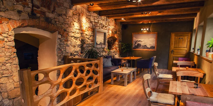 Na výběr jsou sady dvou nebo čtyř tapas z nabídky za 90 Kč za kus, nebo trojice tapas setů.