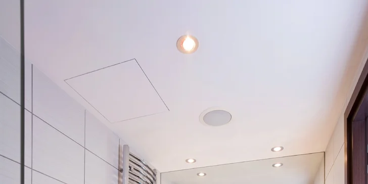 Samozrejmosťou je vždy kúpeľňa so sprchovacím kútom a WC.