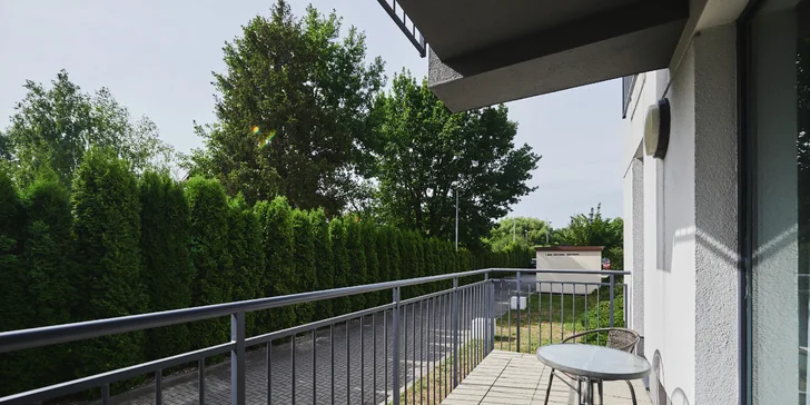 Každý pokoj má vlastní balkon.