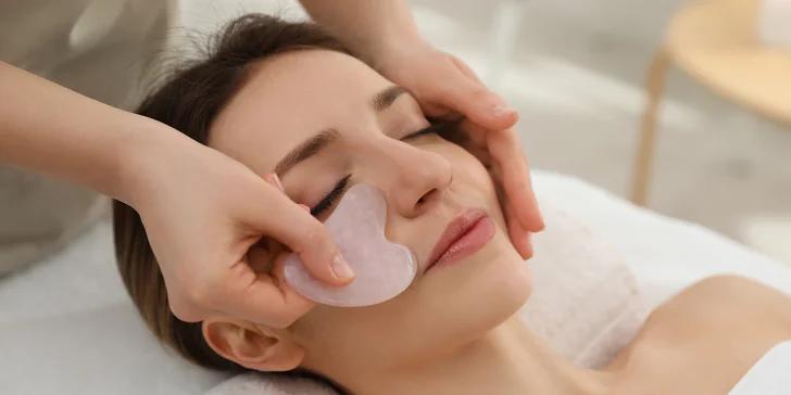 Obličejová masáž gua sha vč. péče nebo havajská Lomi Lomi: 60 minut