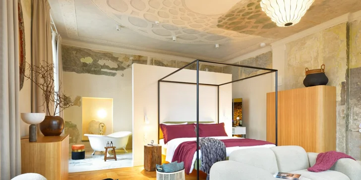 Ubytovat se můžete také v prostorném apartmánu, v němž najdete i vanu. 