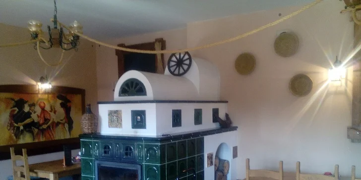 Před pecí, za pecí, kamkoli si sednete, burger dostanete.
