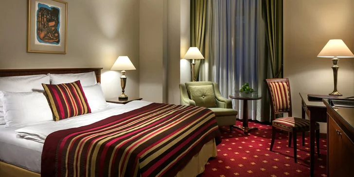 Bývať budete vo vami vybranej izbe Deluxe, Executive, Art Nouveau Suite alebo Junior Suite.