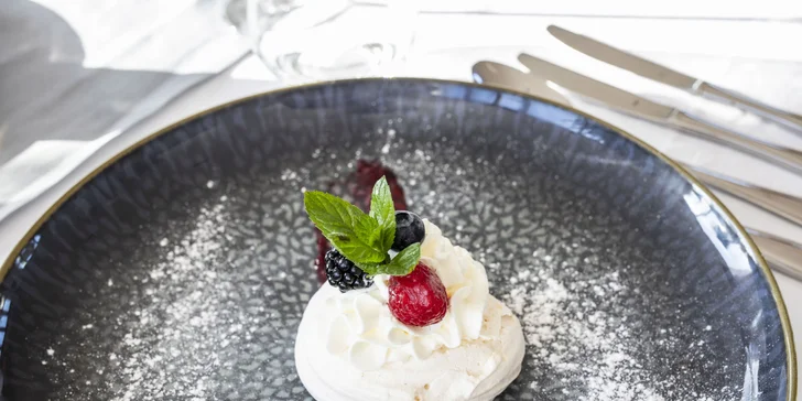 Pavlova je jeden z nejlepších dezertů, jaký cukrářský svět poznal. Vy ho ochutnáte v rámci středomořského menu. 