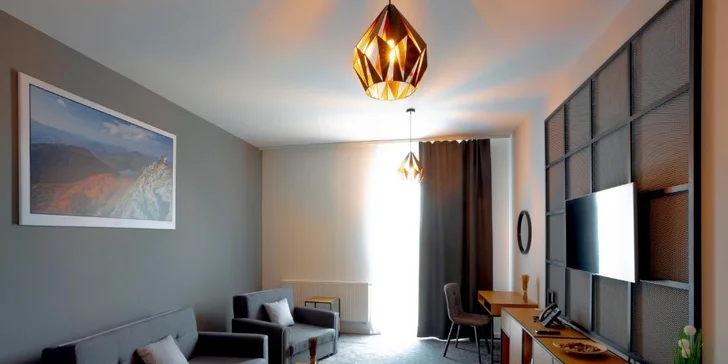 Apartmán má navyše samostatnú obývaciu miestnosť a terasu.
