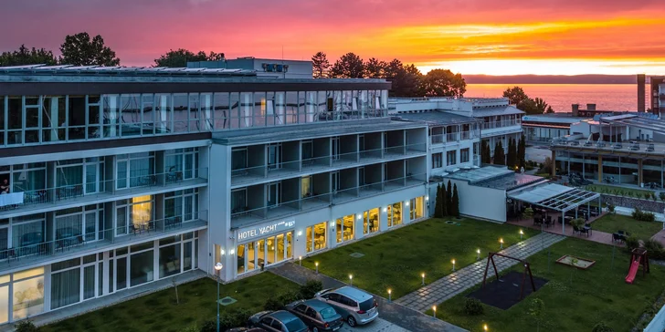 Relax pre celú rodinu vo Wellness Hoteli Yacht**** na brehu Balatona