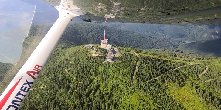 Létá se z letiště v Mošnově, kde najdete příjemné zázemí Elmontex Air a odkud se vydáte ze jedinečným zážitkem.