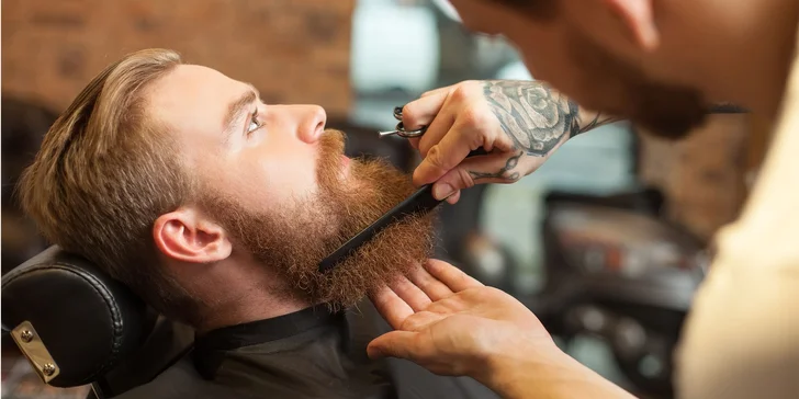 Dokonalá péče v barber shopu: klasický pánský střih včetně holení hot towel