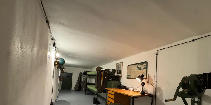 Bunker je navrhnutý tak, aby odolal delostreleckému ostreľovaniu.