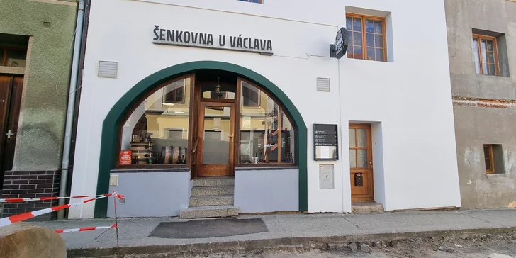 V pátek a v sobotu je otevřeno až do druhé hodiny ranní. 