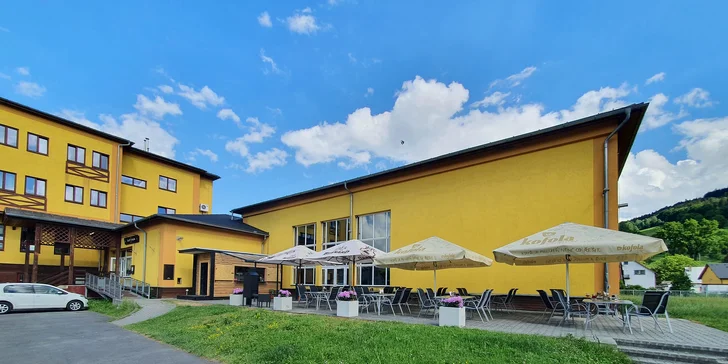 U hotelu zdarma zaparkujete.