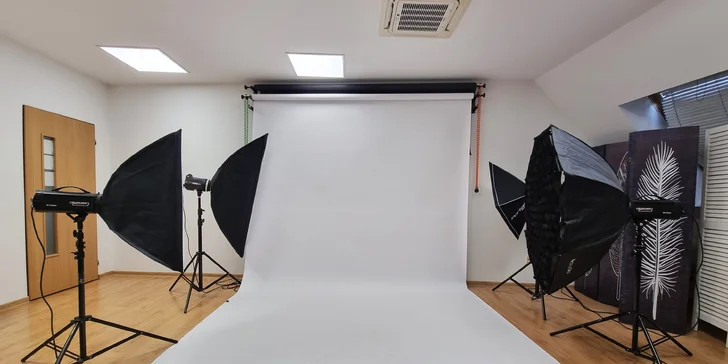 K dispozícií budete mať profesionálne zariadené fotoštúdio s učebnou miestnosťou.
