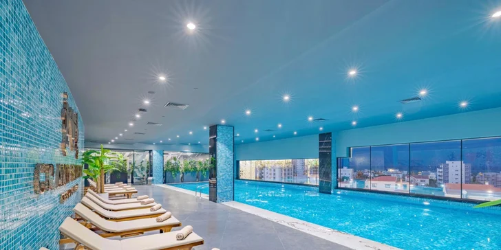 Je tu i krytý bazén a spa centrum. 