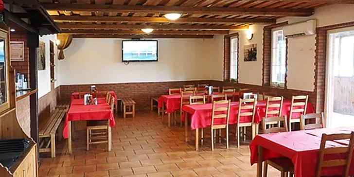 A co tu dělají za dobroty? Speciality z ryb, dobroty z mořských plodů, ale třeba i českou klasiku a pořádné flákoty.