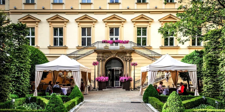 K hotelu patří nádherná barokní zahrada. 