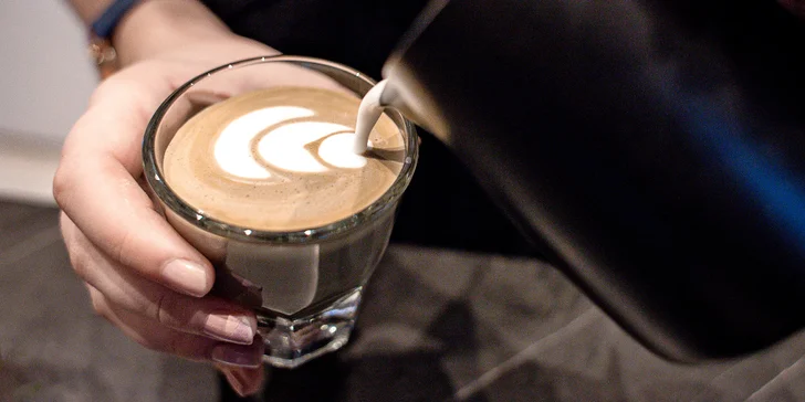 Kávový workshop pro začátečníky: různé přípravy kávy i ukázka latte artu